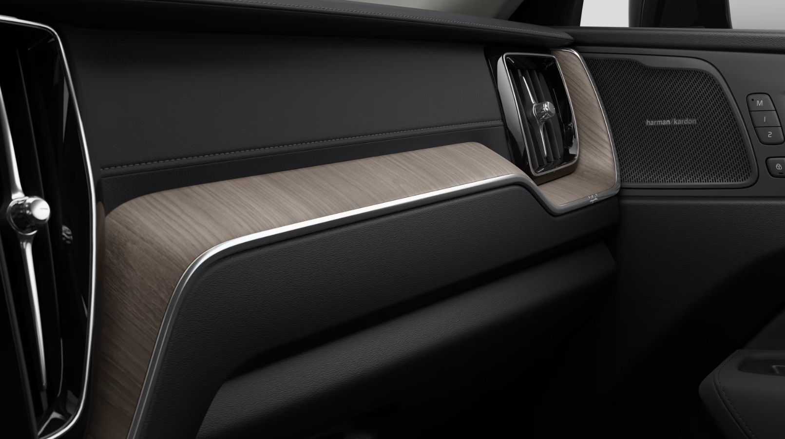 Volvo XC60 Ultra Dark Plug-In Hybrid